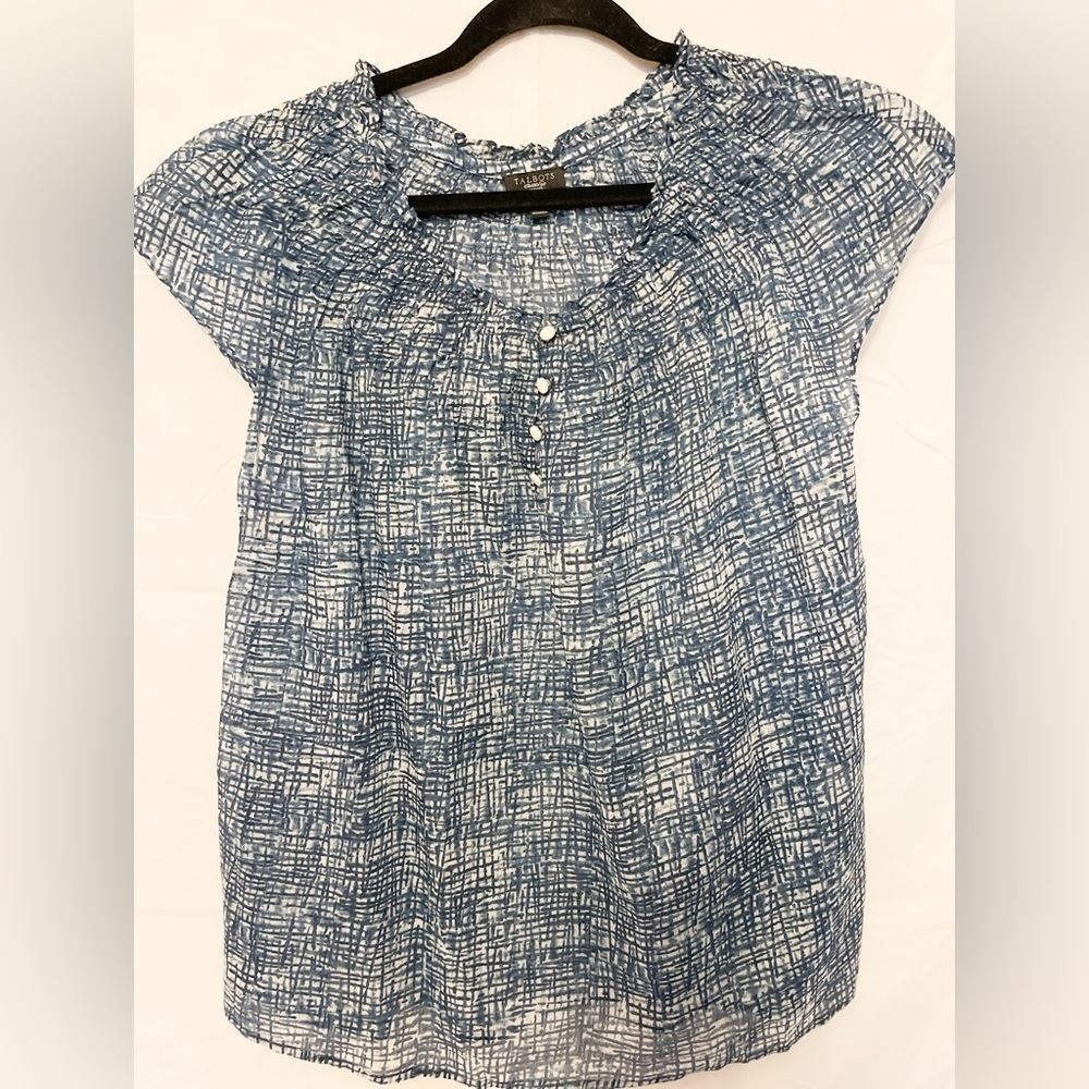 Talbots size L blue and white patterned dolman short sleeve blouse